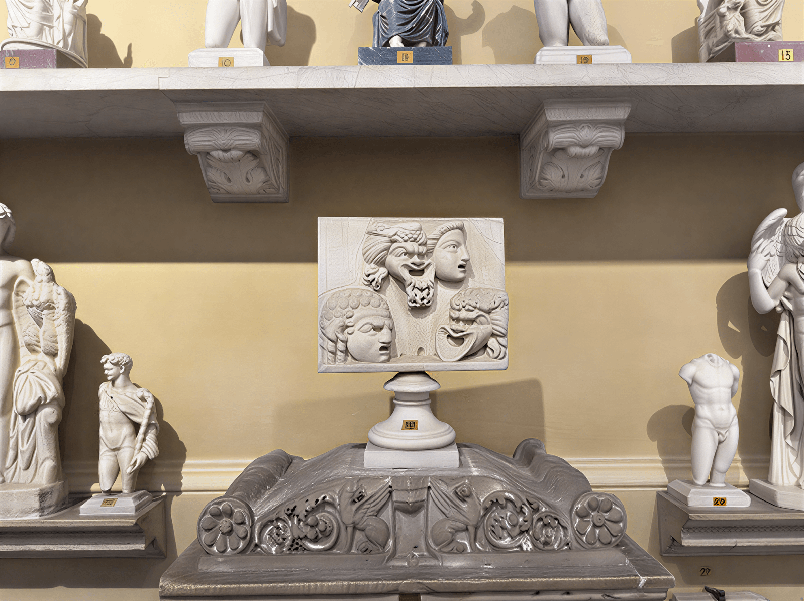 Visages de la Sculpture Antique